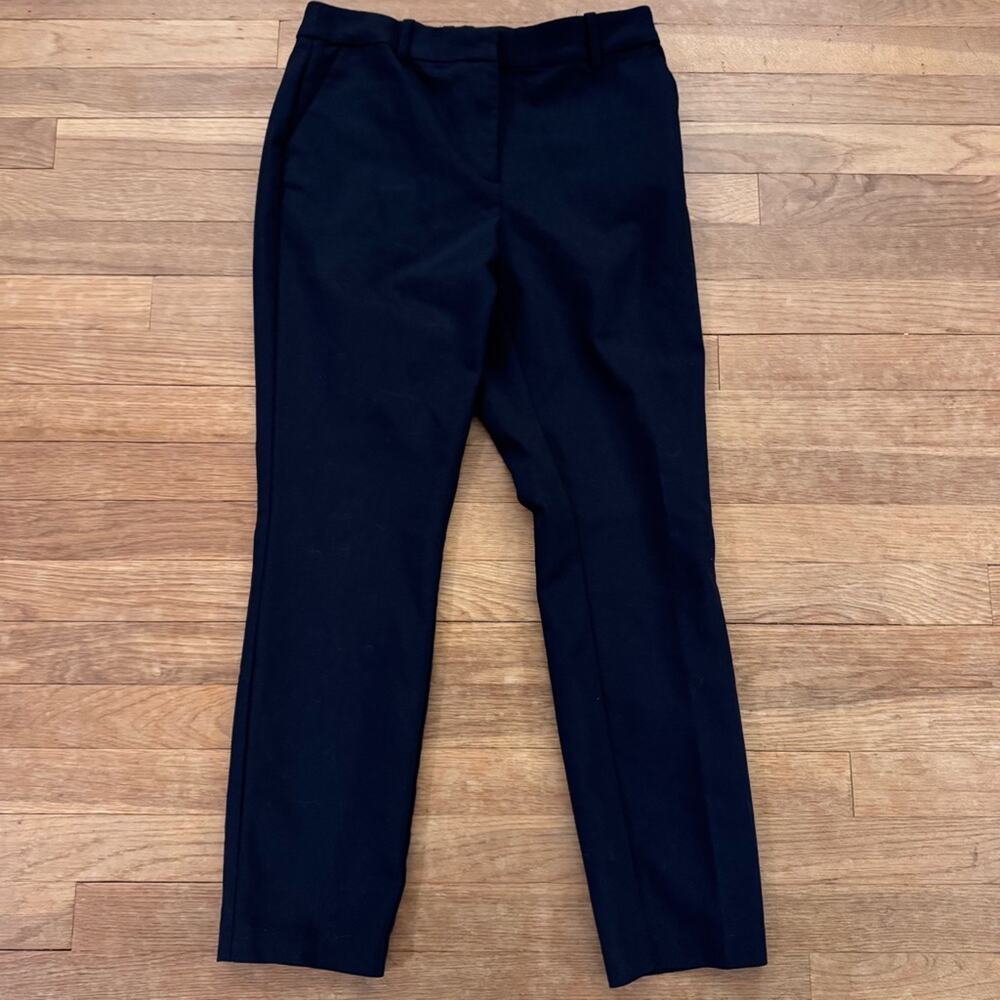 H&M Women's Black Dress Pants - Size 6
b86